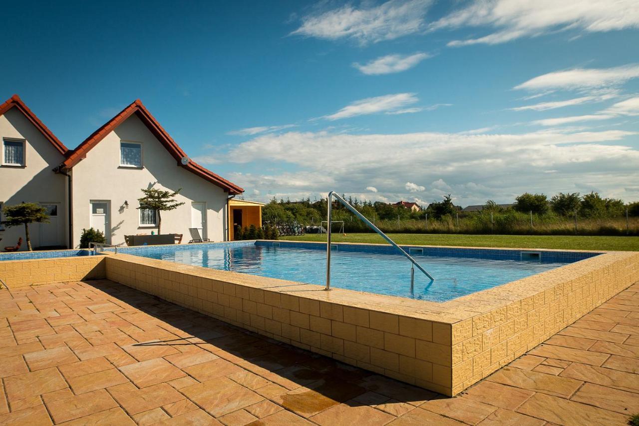 Aqua Fun Domki Z Basenem Darlowo Exterior photo