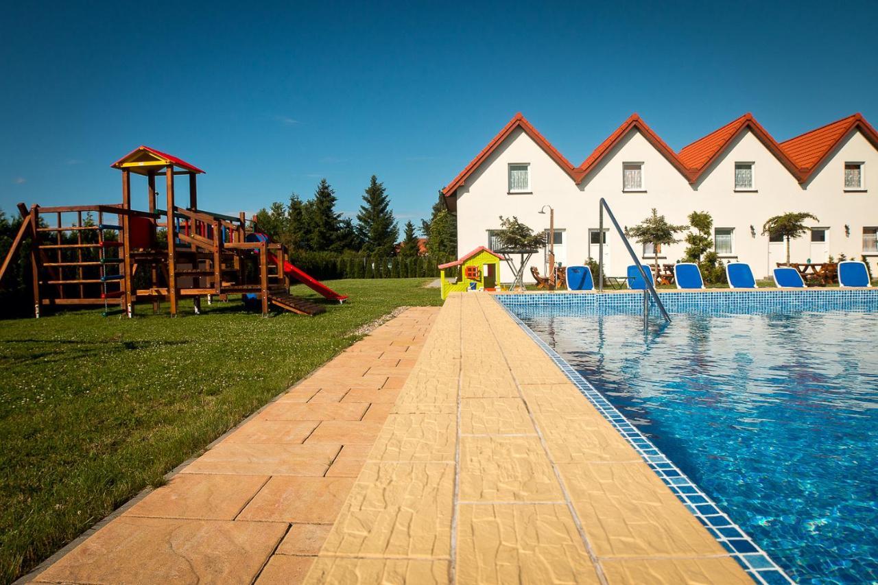Aqua Fun Domki Z Basenem Darlowo Exterior photo